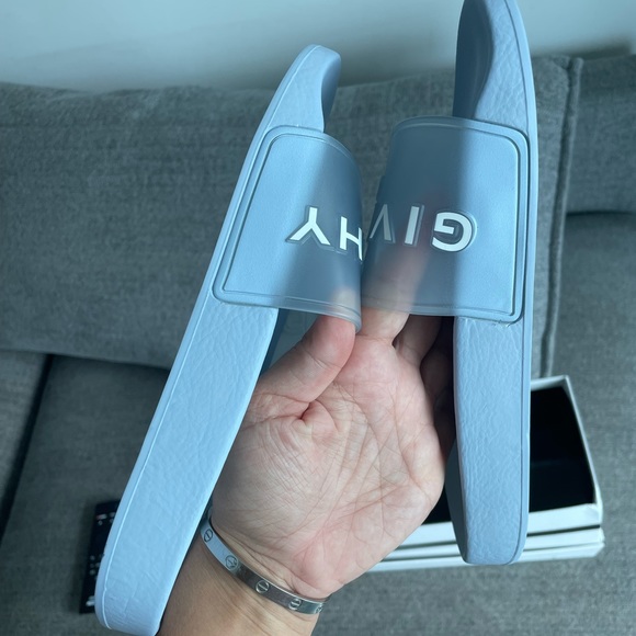 🫧GIVENCHY Paris flat sandals in transparent rubber - Picture 3 of 9